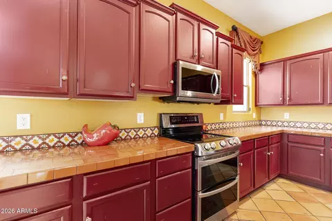 Kitchen - 4228 E Carob Dr, Gilbert, AZ 85298 photo 3 of 7