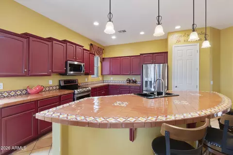 Kitchen - 4228 E Carob Dr, Gilbert, AZ 85298 photo 4 of 7
