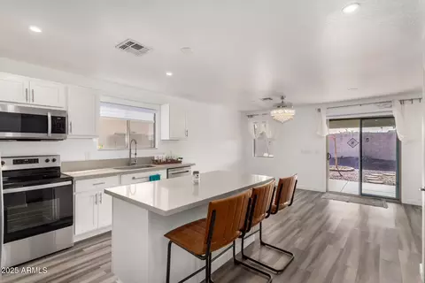 30124 N Sunray Dr, San Tan Valley, AZ 85143