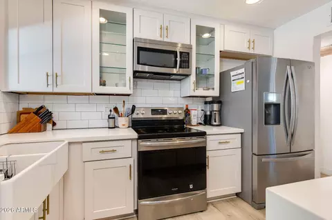 Kitchen - 6137 N 16th Dr, Phoenix, AZ 85015 photo 4 of 5