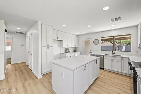 Kitchen - 833 E Pima Ave, Apache Junction, AZ 85119 photo 2 of 3