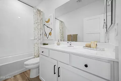 Bath - 2041 E Michigan Ave #2, Phoenix, AZ 85022 photo 3 of 3