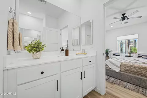Bath - 2041 E Michigan Ave #2, Phoenix, AZ 85022 photo 1 of 3