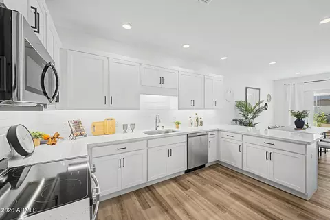 Kitchen - 2041 E Michigan Ave #2, Phoenix, AZ 85022 photo 4 of 5