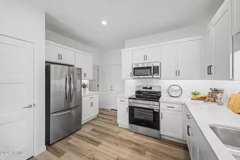 Kitchen - 2041 E Michigan Ave #2, Phoenix, AZ 85022 photo 5 of 5
