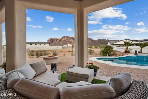 Exterior - 619 N Sun Rd, Apache Junction, AZ 85119 photo 10 of 15