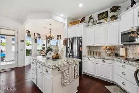Kitchen - 619 N Sun Rd, Apache Junction, AZ 85119 photo 6 of 6