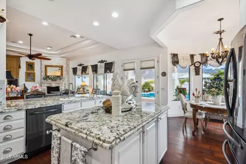 Kitchen - 619 N Sun Rd, Apache Junction, AZ 85119 photo 5 of 6