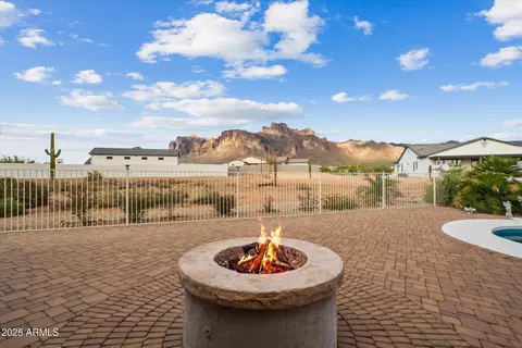 Exterior - 619 N Sun Rd, Apache Junction, AZ 85119 photo 6 of 15