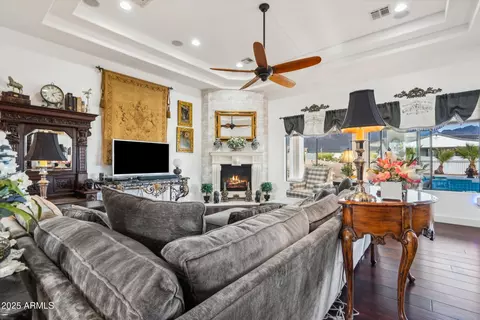 Living - 619 N Sun Rd, Apache Junction, AZ 85119 photo 3 of 5