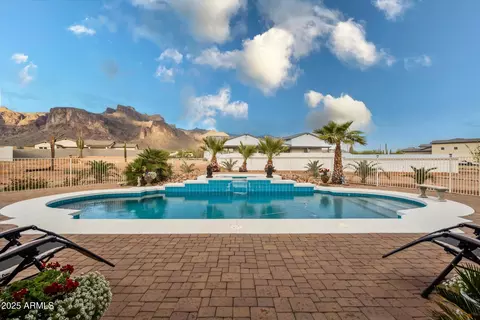 Exterior - 619 N Sun Rd, Apache Junction, AZ 85119 photo 5 of 15