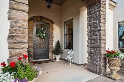 Exterior - 619 N Sun Rd, Apache Junction, AZ 85119 photo 4 of 15