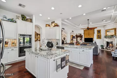 Kitchen - 619 N Sun Rd, Apache Junction, AZ 85119 photo 4 of 6