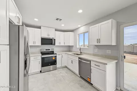 Kitchen - 1920 E 18th Ave, Apache Junction, AZ 85119 photo 4 of 5