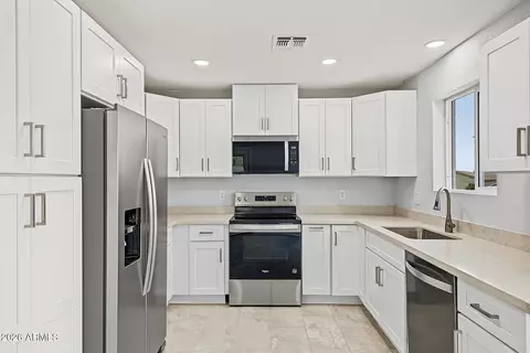 Kitchen - 1920 E 18th Ave, Apache Junction, AZ 85119 photo 2 of 5
