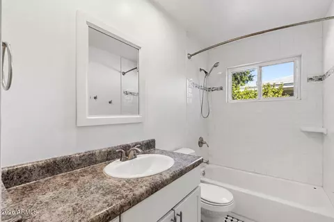 Bath - 1826 E Hazelwood St, Phoenix, AZ 85016 photo 2 of 2