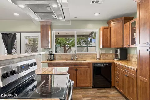 Kitchen - 2916 W Meadow Dr, Phoenix, AZ 85053 photo 1 of 3