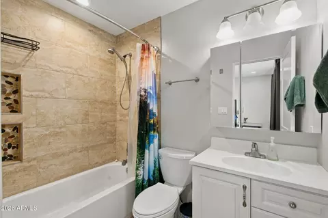 Bath - 2916 W Meadow Dr, Phoenix, AZ 85053 photo 2 of 2