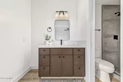 Bath - 3645 E Arcadia Ave, Mesa, AZ 85206 photo 2 of 4