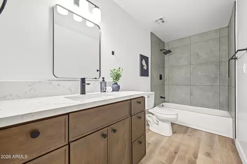 Bath - 3645 E Arcadia Ave, Mesa, AZ 85206 photo 3 of 4