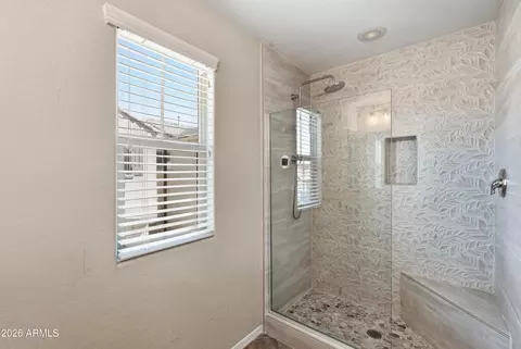 Bath - 3653 E Zachary Dr, Phoenix, AZ 85050 photo 2 of 3