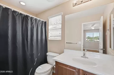 Bath - 3653 E Zachary Dr, Phoenix, AZ 85050 photo 3 of 3