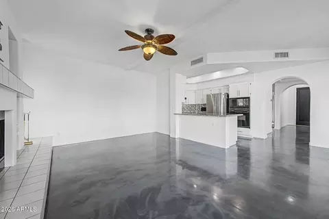 Living - 1534 E Winged Foot Rd, Phoenix, AZ 85022 photo 4 of 6