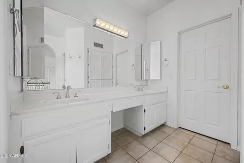 Bath - 1534 E Winged Foot Rd, Phoenix, AZ 85022 photo 2 of 3