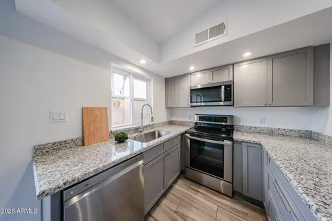 Kitchen - 1320 E Bethany Home Rd #62, Phoenix, AZ 85014 photo 4 of 6