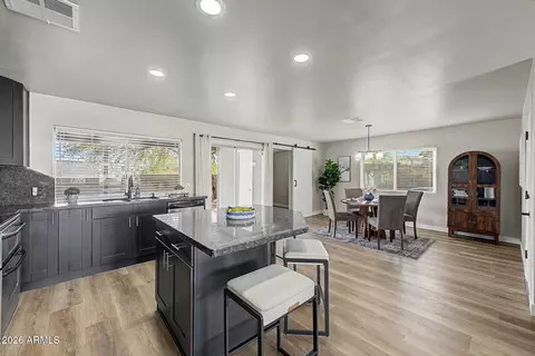 Kitchen - 2015 E Vista Dr, Phoenix, AZ 85022 photo 3 of 4