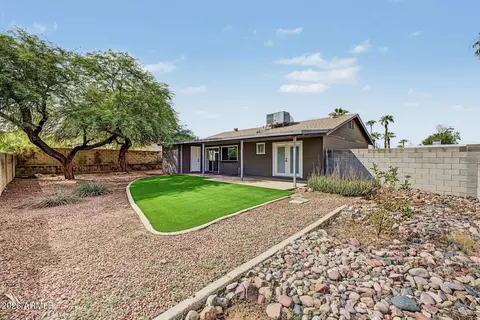 Exterior - 2015 E Vista Dr, Phoenix, AZ 85022 photo 4 of 6