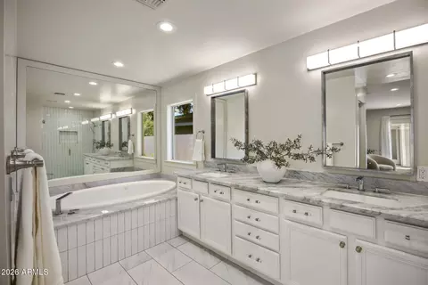 Bath - 4713 E Calle Redonda --, Phoenix, AZ 85018 photo 1 of 5