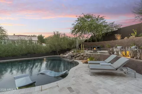 Exterior - 1136 E Forest Hills Dr, Phoenix, AZ 85022 photo 5 of 17