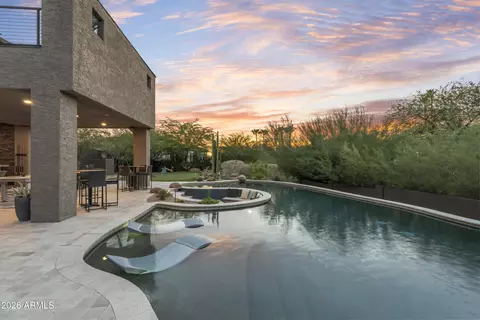 Exterior - 1136 E Forest Hills Dr, Phoenix, AZ 85022 photo 9 of 17