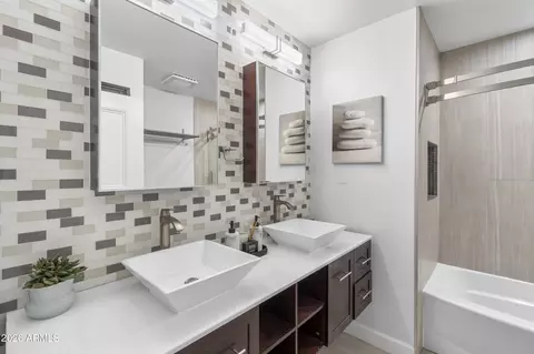 Bath - 1136 E Forest Hills Dr, Phoenix, AZ 85022 photo 4 of 4