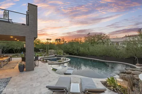Exterior - 1136 E Forest Hills Dr, Phoenix, AZ 85022 photo 4 of 17