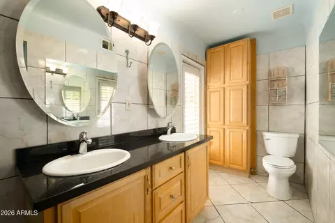 Bath - 1334 E Flower St, Phoenix, AZ 85014 photo 2 of 4