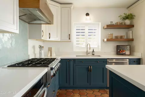 Kitchen - 1334 E Flower St, Phoenix, AZ 85014 photo 2 of 9