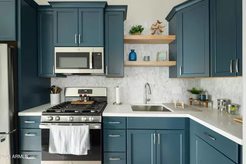 Kitchen - 1334 E Flower St, Phoenix, AZ 85014 photo 5 of 9
