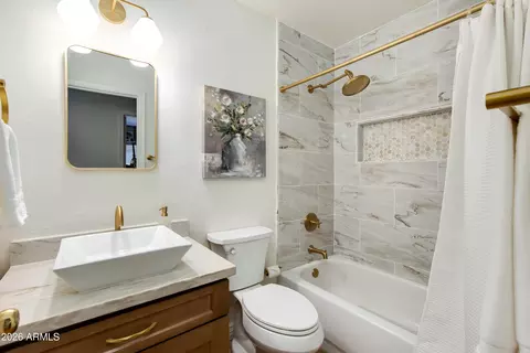 Bath - 2610 W Romley Rd, Phoenix, AZ 85041 photo 3 of 3