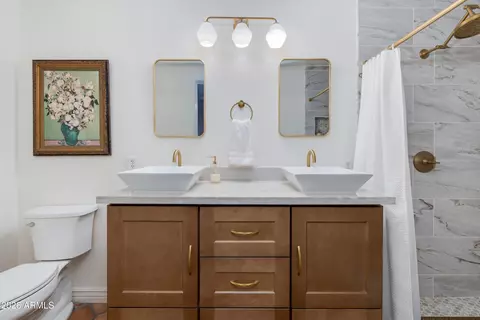 Bath - 2610 W Romley Rd, Phoenix, AZ 85041 photo 1 of 3