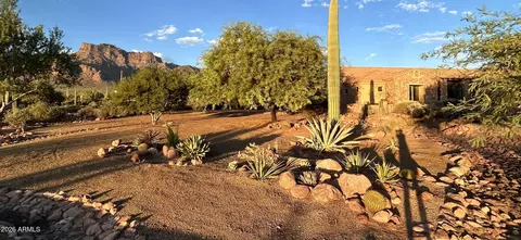 Exterior - 1135 S Broadway Ln, Apache Junction, AZ 85119 photo 10 of 41