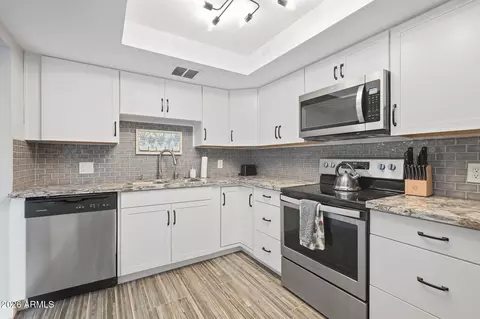 Kitchen - 4201 E Camelback Rd #41, Phoenix, AZ 85018 photo 2 of 3