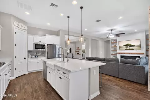 Kitchen - 2451 E Bellerive Dr, Gilbert, AZ 85298 photo 4 of 6