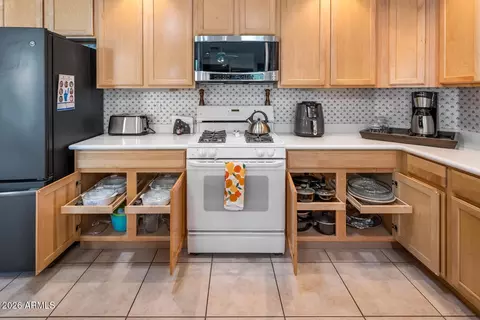 Kitchen - 4938 E Apache Rain Rd, Cave Creek, AZ 85331 photo 4 of 5