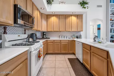 Kitchen - 4938 E Apache Rain Rd, Cave Creek, AZ 85331 photo 3 of 5