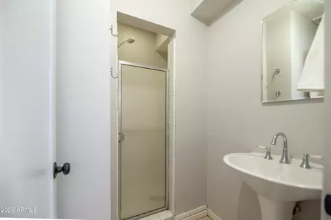Bath - 505 W Windsor Ave, Phoenix, AZ 85003 photo 2 of 3