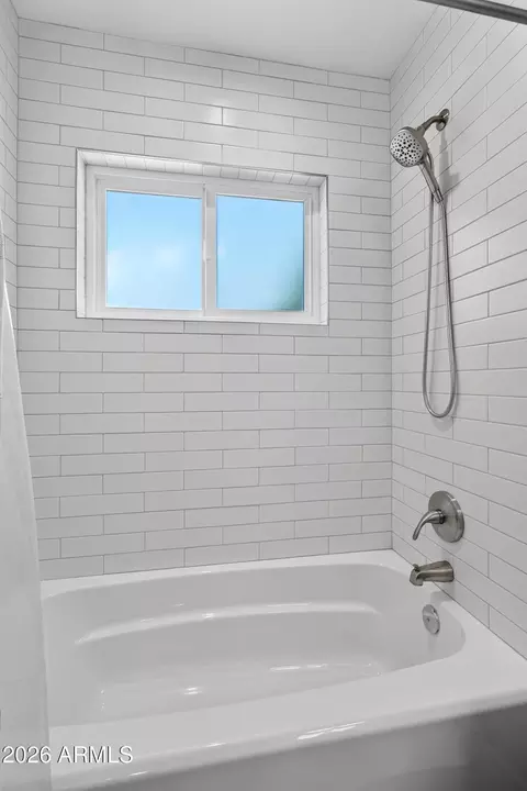 Bath - 2734 E Highland Ave, Phoenix, AZ 85016 photo 5 of 5
