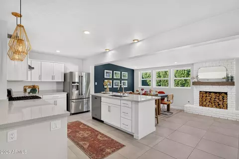 Kitchen - 2734 E Highland Ave, Phoenix, AZ 85016 photo 2 of 5