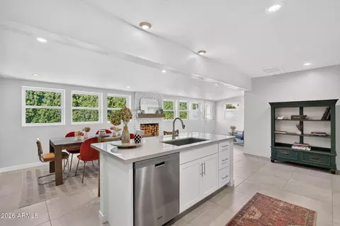 Kitchen - 2734 E Highland Ave, Phoenix, AZ 85016 photo 4 of 5